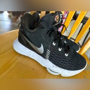 Size 6 Youth basketball shoes